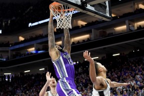 步行者内线双塔成绩斐然，东部战场开创新局面()