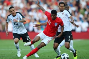 开云体育娱乐app-英格兰大将突袭破门，战平希腊提前晋级()