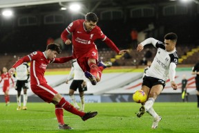 开云体育入口-利物浦主场迎战硬仗，球队备战有序()