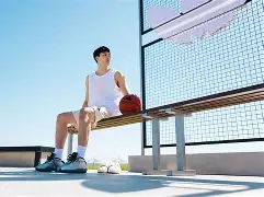 巴西篮球联赛再掀热潮，球员们为荣誉拼搏()  第1张